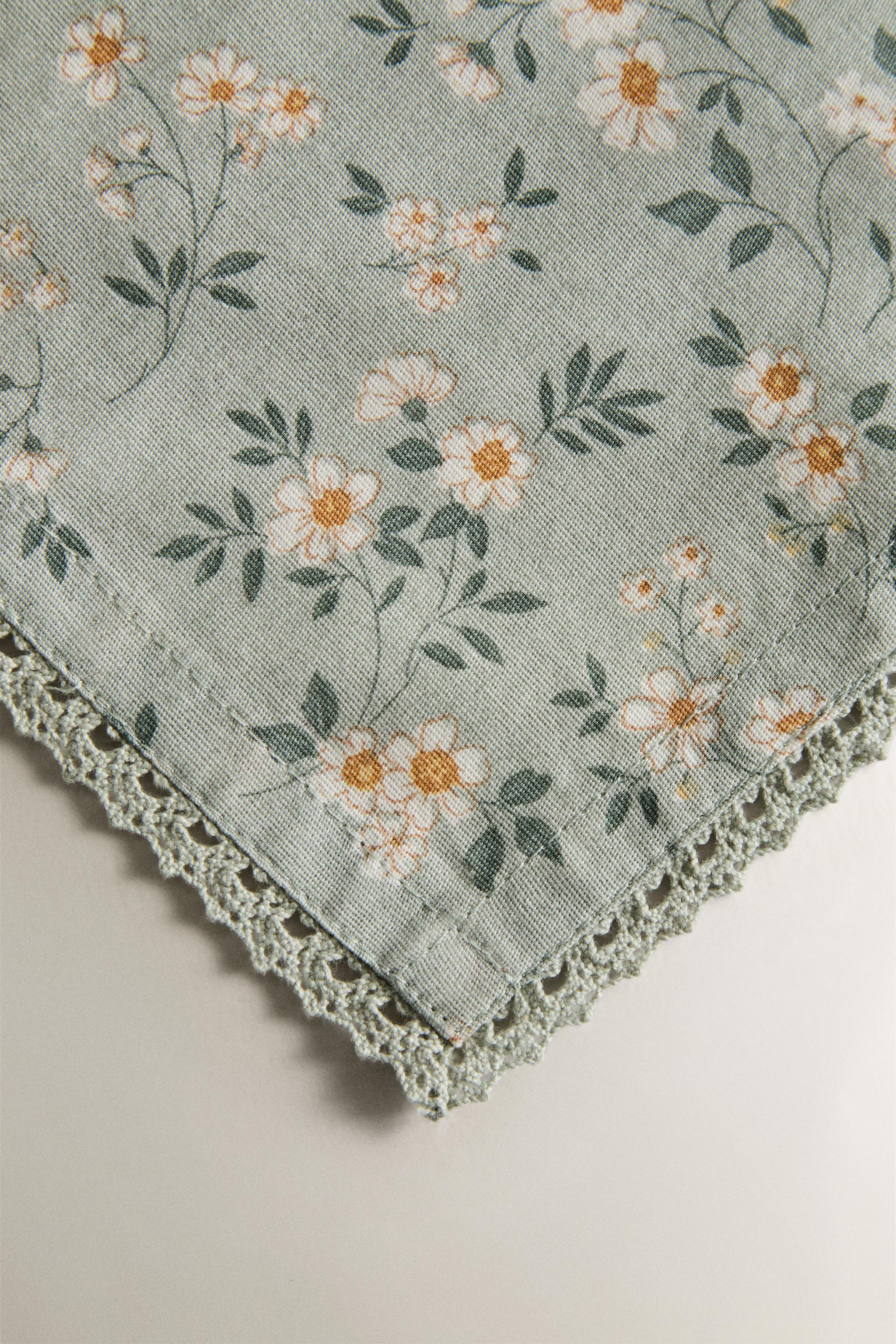 CHEMIN DE TABLE FLEURS SAUVAGES AVEC DENTELLE